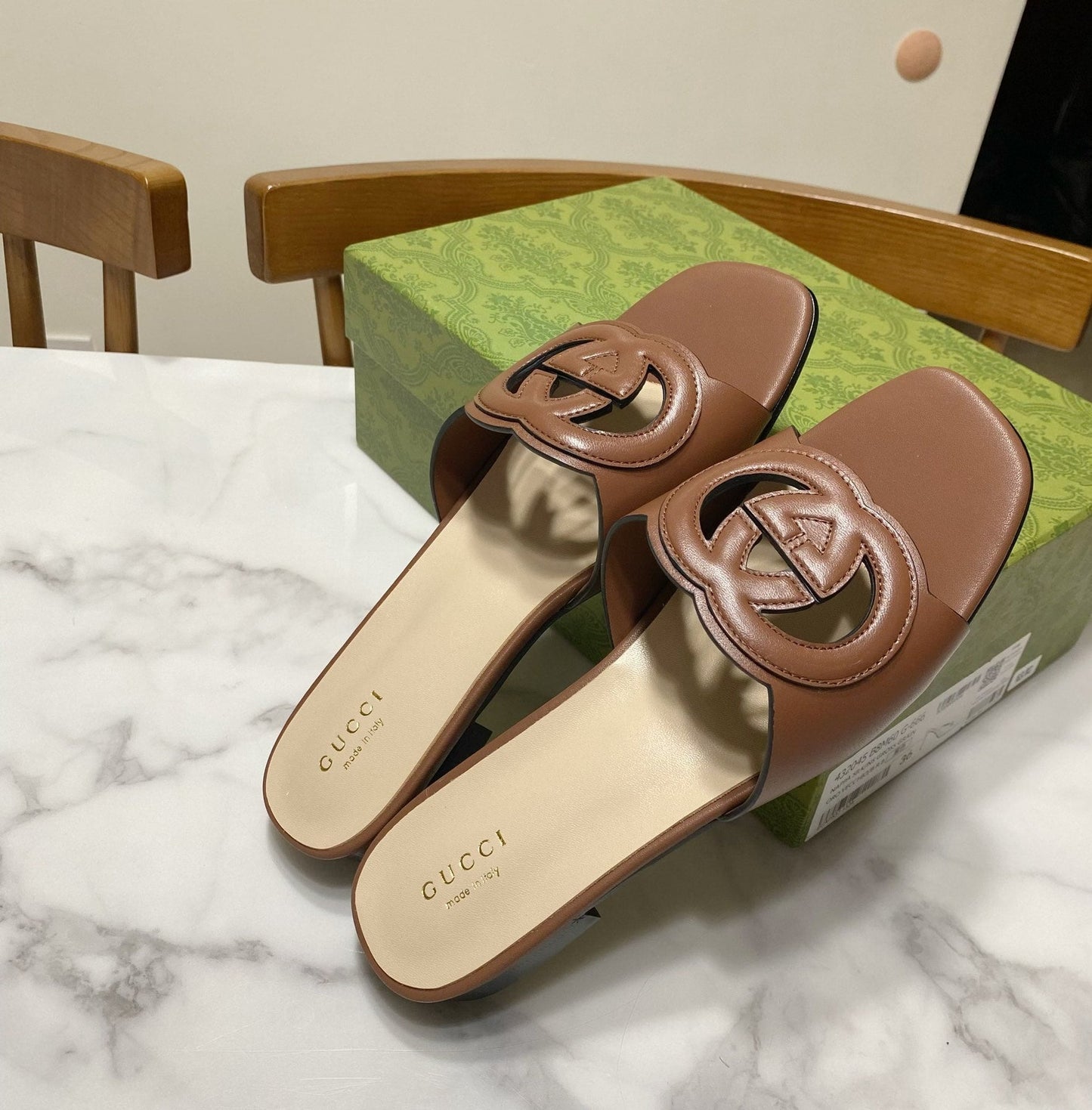 INTERLOCKING G SLIDE SANDAL IN BROWN BEIGE CALFSKIN