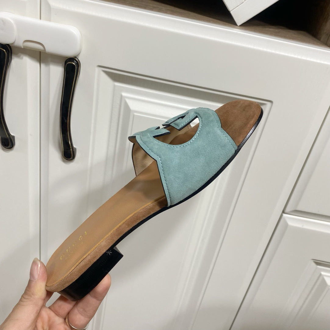 INTERLOCKING G SLIDE SANDAL IN MORNING BLUE SUEDE AND BROWN SHEEPSKIN LINING