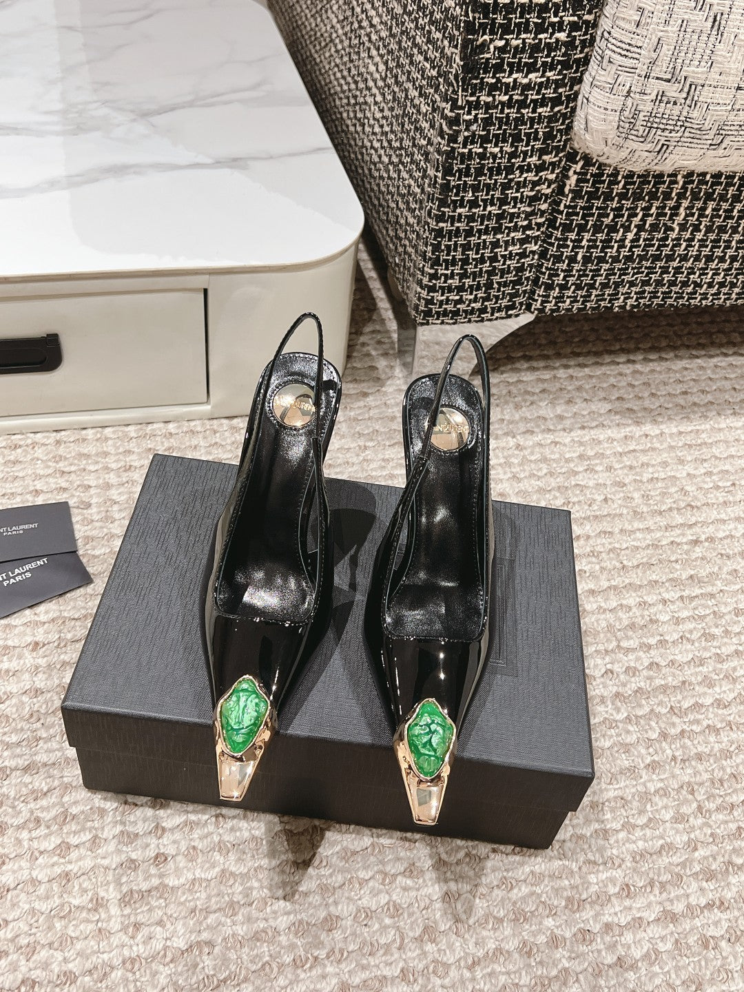 DUNE HIGH 10 CM SLINGBACK PUMPS IN BLACK PATENT LEATHER WITH GREEN CRYSTAL