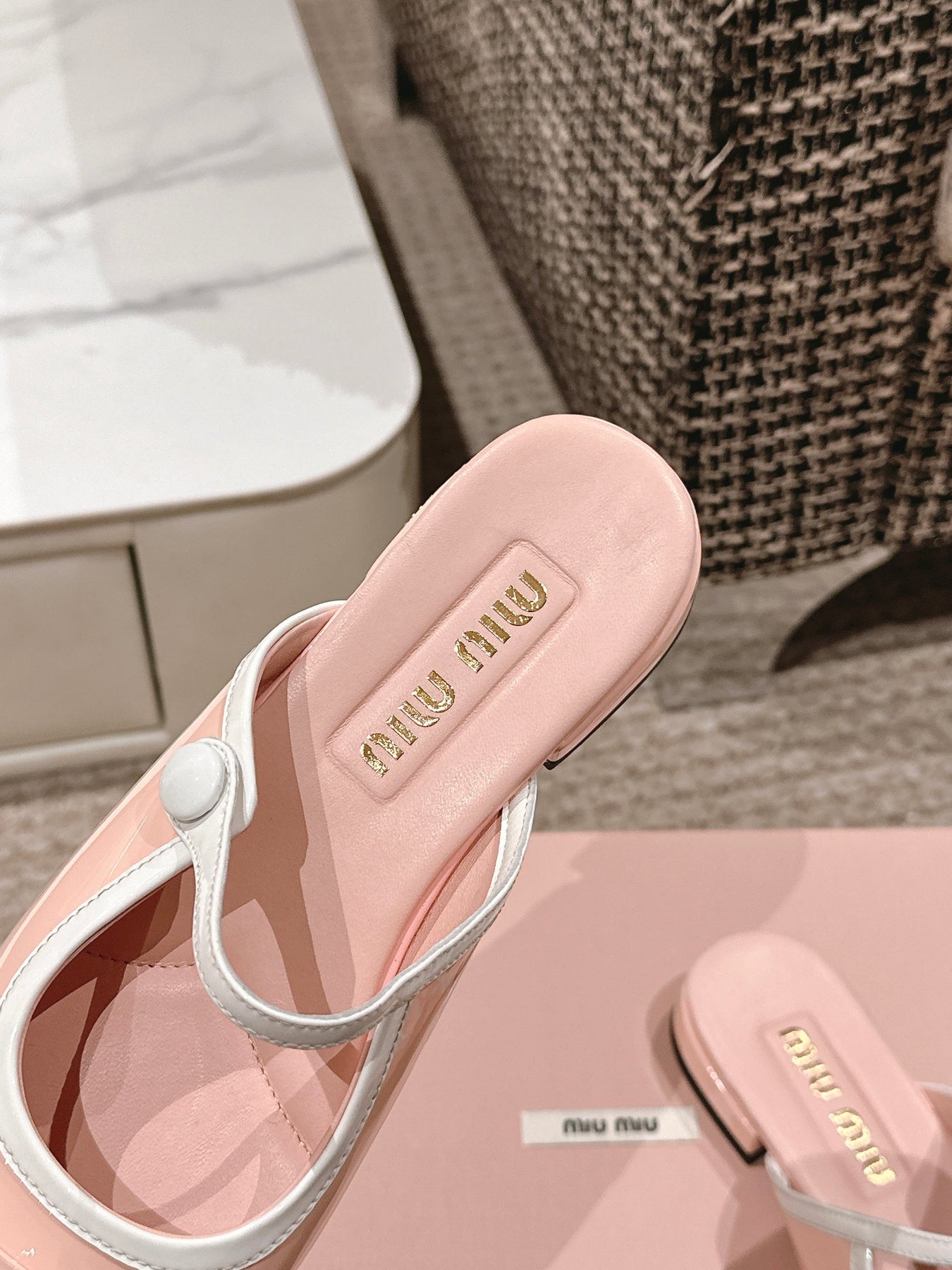 FLAT MULE IN PALE PINK PATENT CALFSKIN