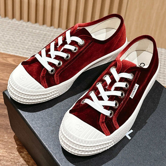 CONVERSE SNEAKER IN LIPSTICK RED VELVET