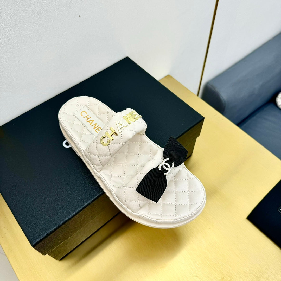 DAD SANDALS WITH BOW IN WHITE LAMBSKIN MULE