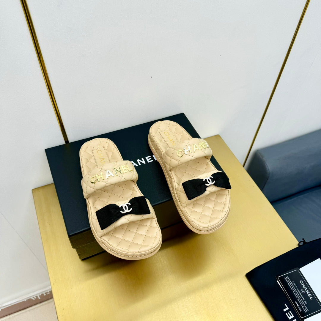 DAD SANDALS WITH BOW IN BEIGE CREAM LAMBSKIN MULE