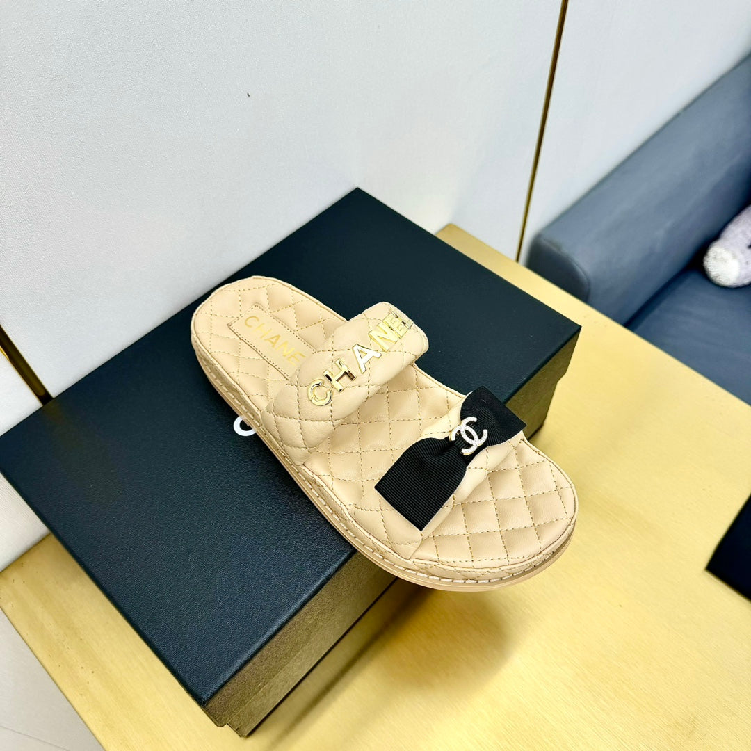 DAD SANDALS WITH BOW IN BEIGE CREAM LAMBSKIN MULE