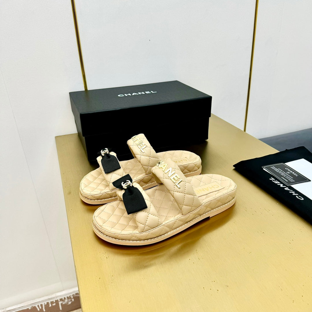 DAD SANDALS WITH BOW IN BEIGE CREAM LAMBSKIN MULE