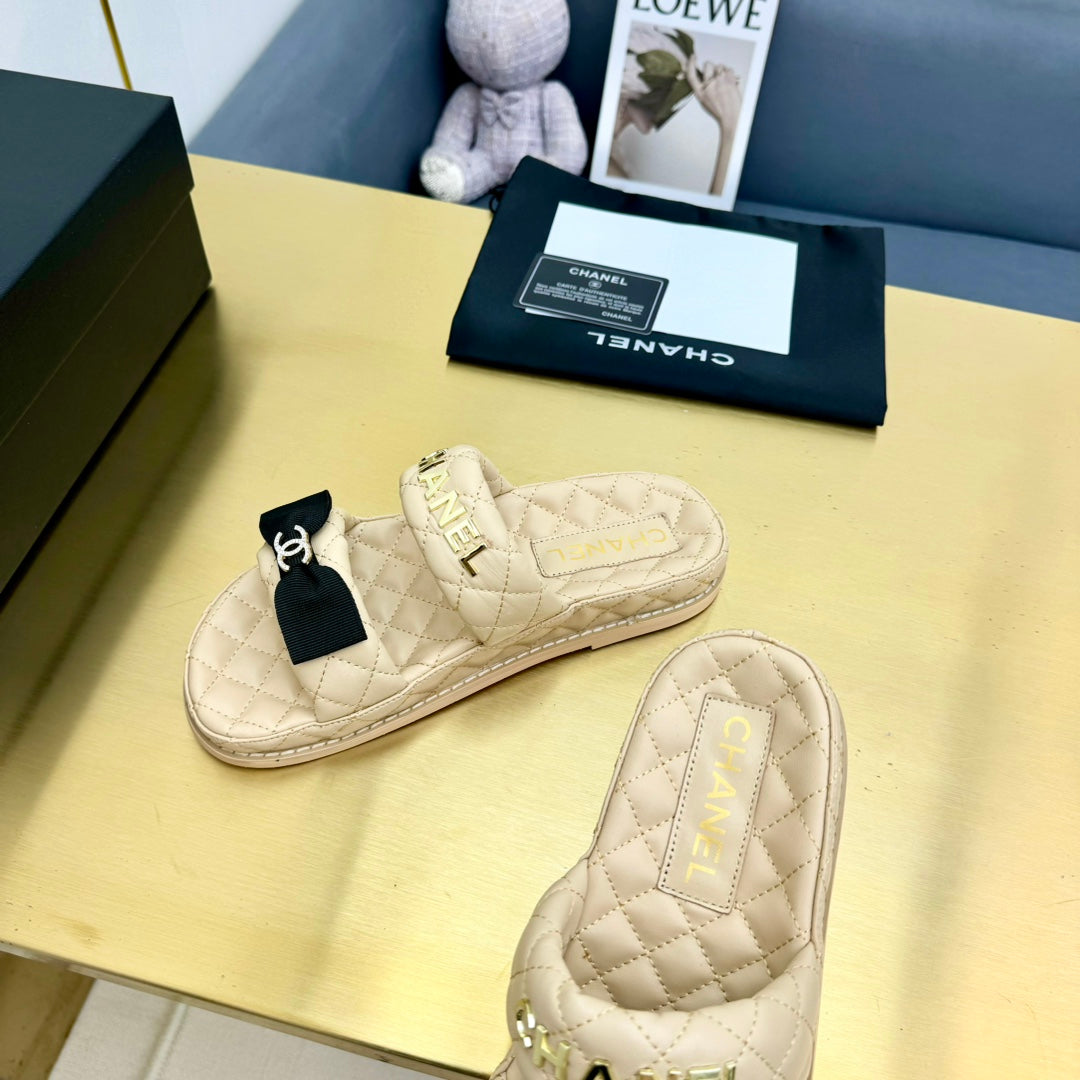 DAD SANDALS WITH BOW IN BEIGE CREAM LAMBSKIN MULE