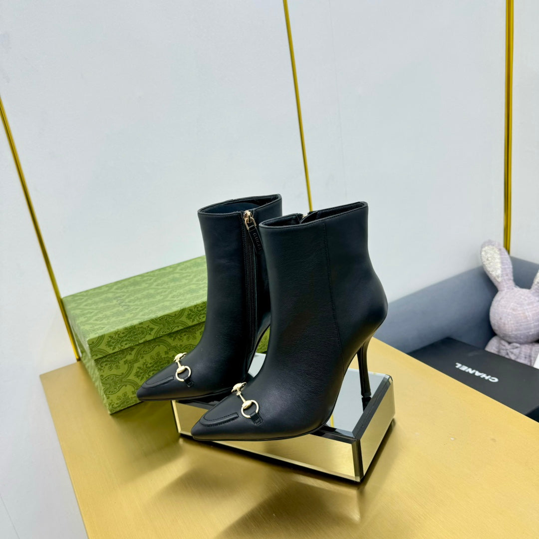 GG HORSEBIT ANKLE BOOT IN BLACK SHEEPSKIN