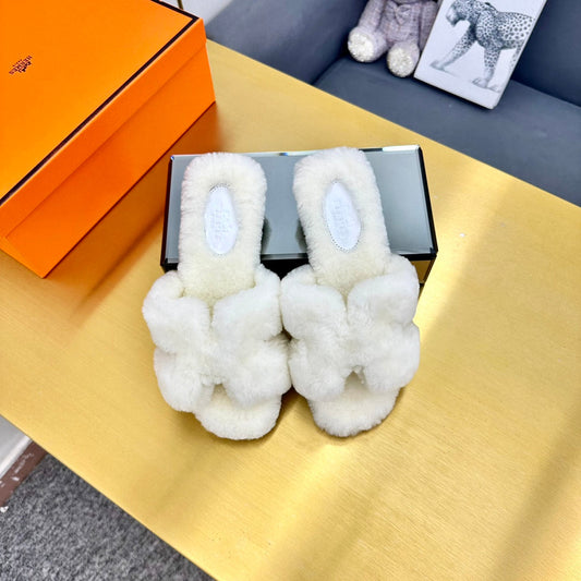 ORAN SHEARLING SANDALS WHITE