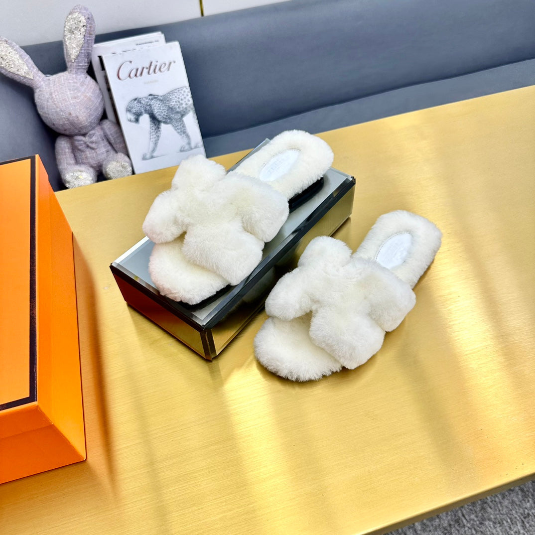 ORAN SHEARLING SANDALS WHITE