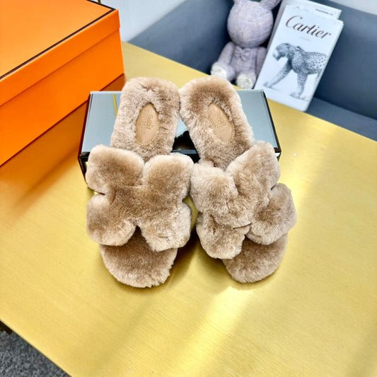 ORAN SHEARLING SANDALS LIGHT BROWN