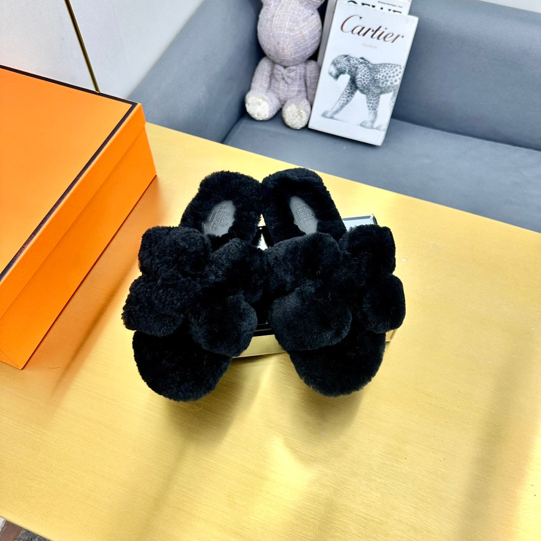 ORAN SHEARLING SANDALS BLACK