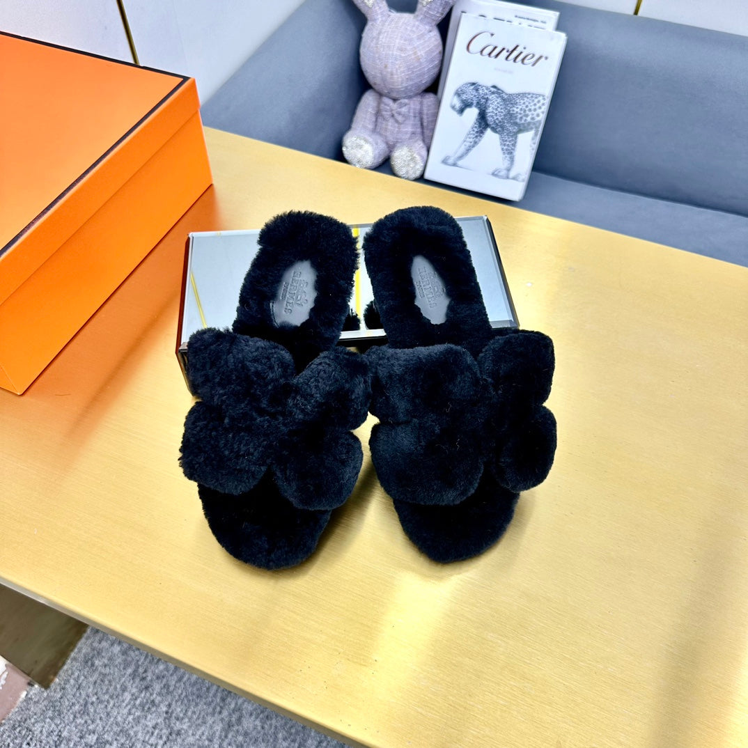 ORAN SHEARLING SANDALS BLACK
