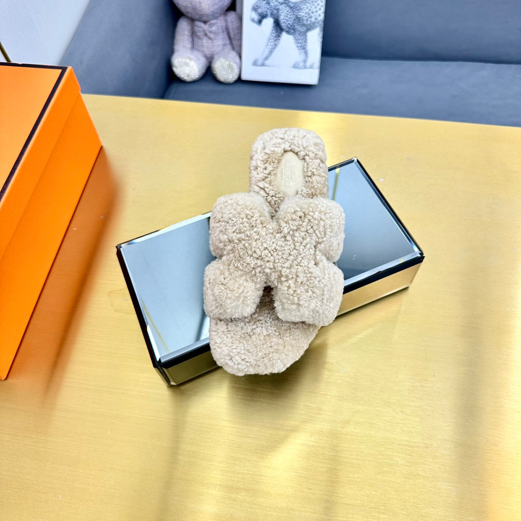 ORAN SHEARLING SANDALS ECRU TAN