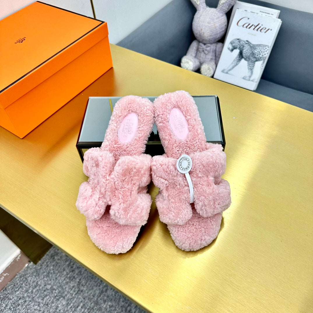 ORAN SHEARLING SANDALS BABY PINK