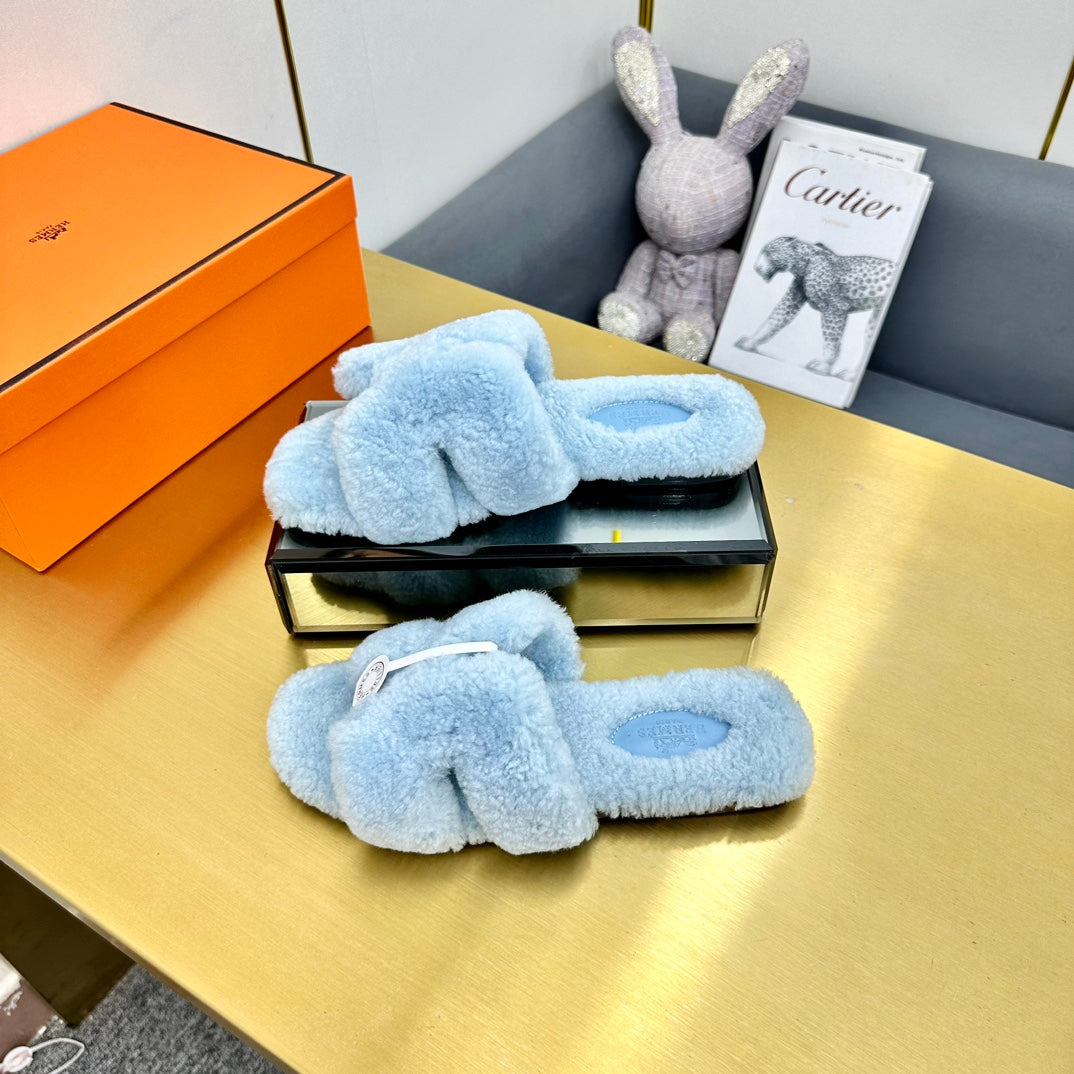 ORAN SHEARLING SANDALS POWDER BLUE