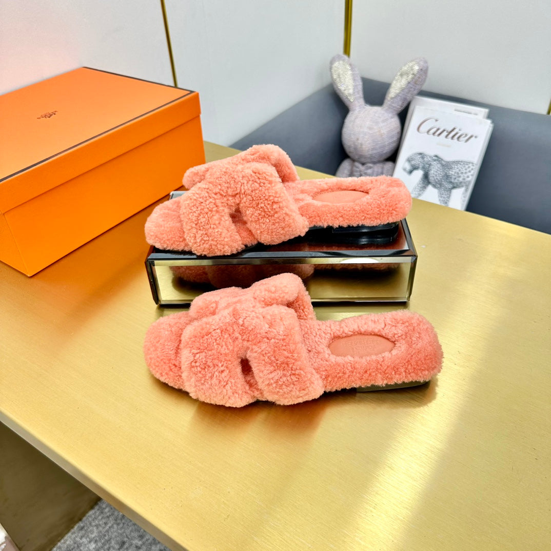 ORAN SHEARLING SANDALS SALMON PINK