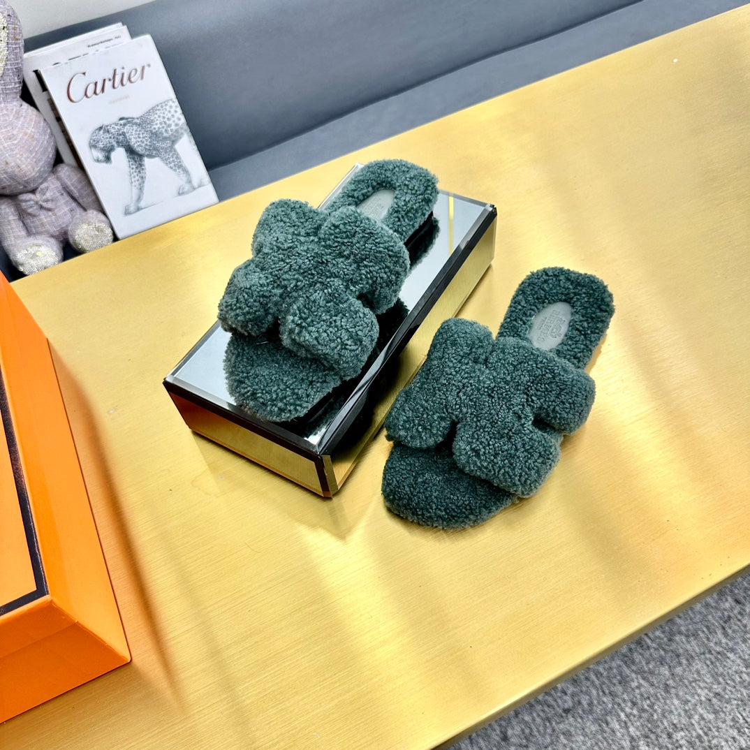 ORAN SHEARLING SANDALS FOREST GREEN