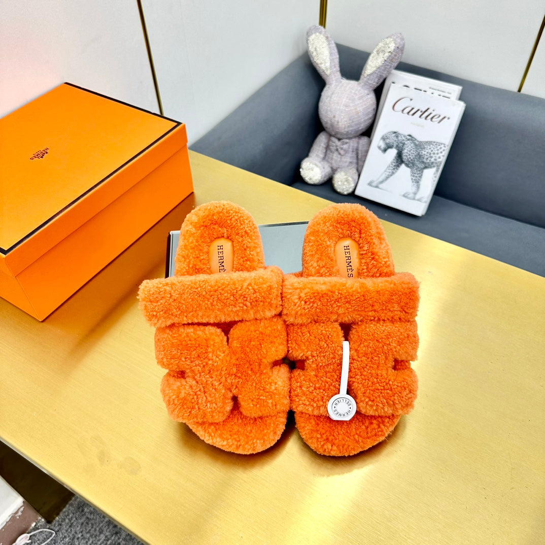 CHYPRE SANDAL IN SPANISH ORANGE SHEARLING