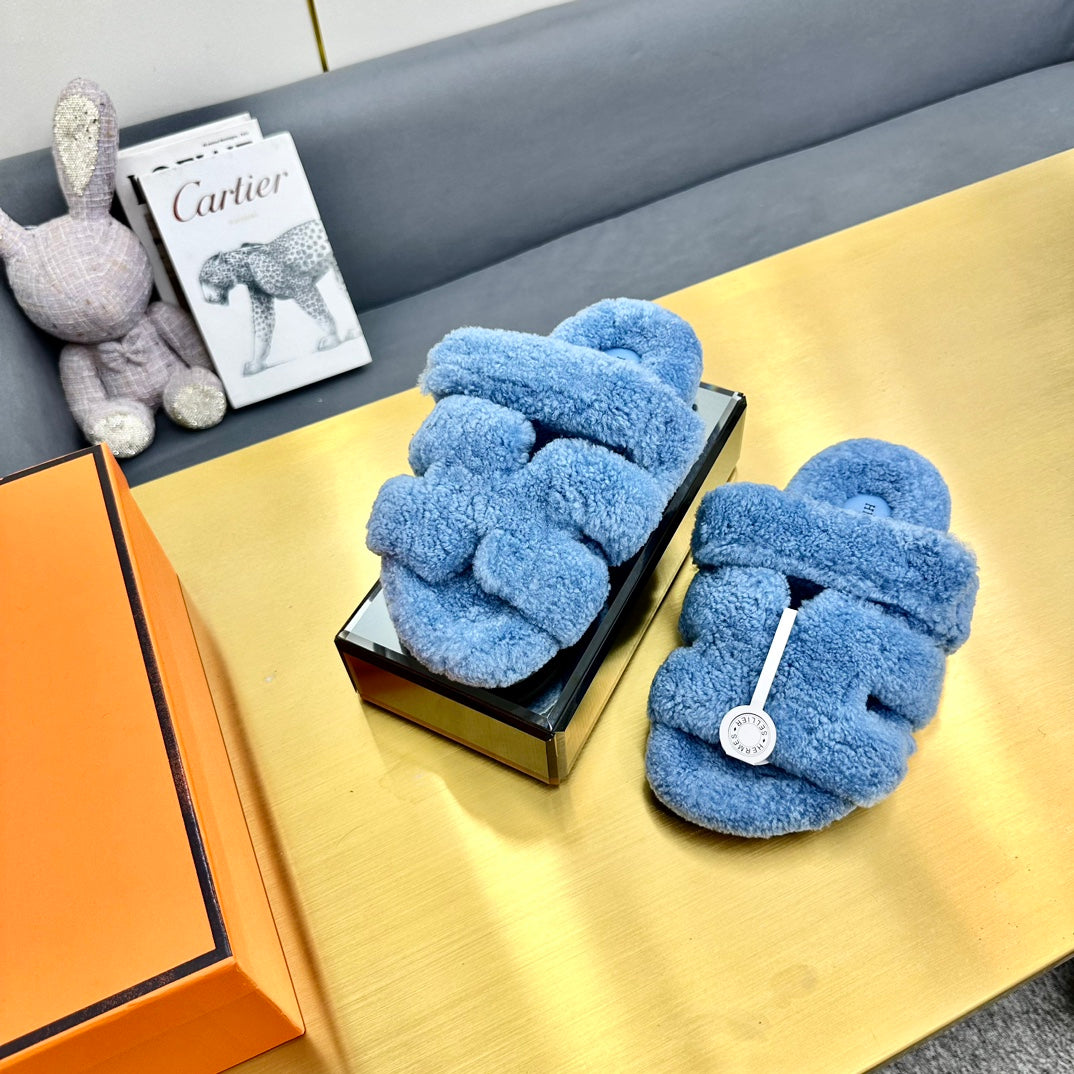 CHYPRE SANDAL IN OCEAN BLUE SHEARLING