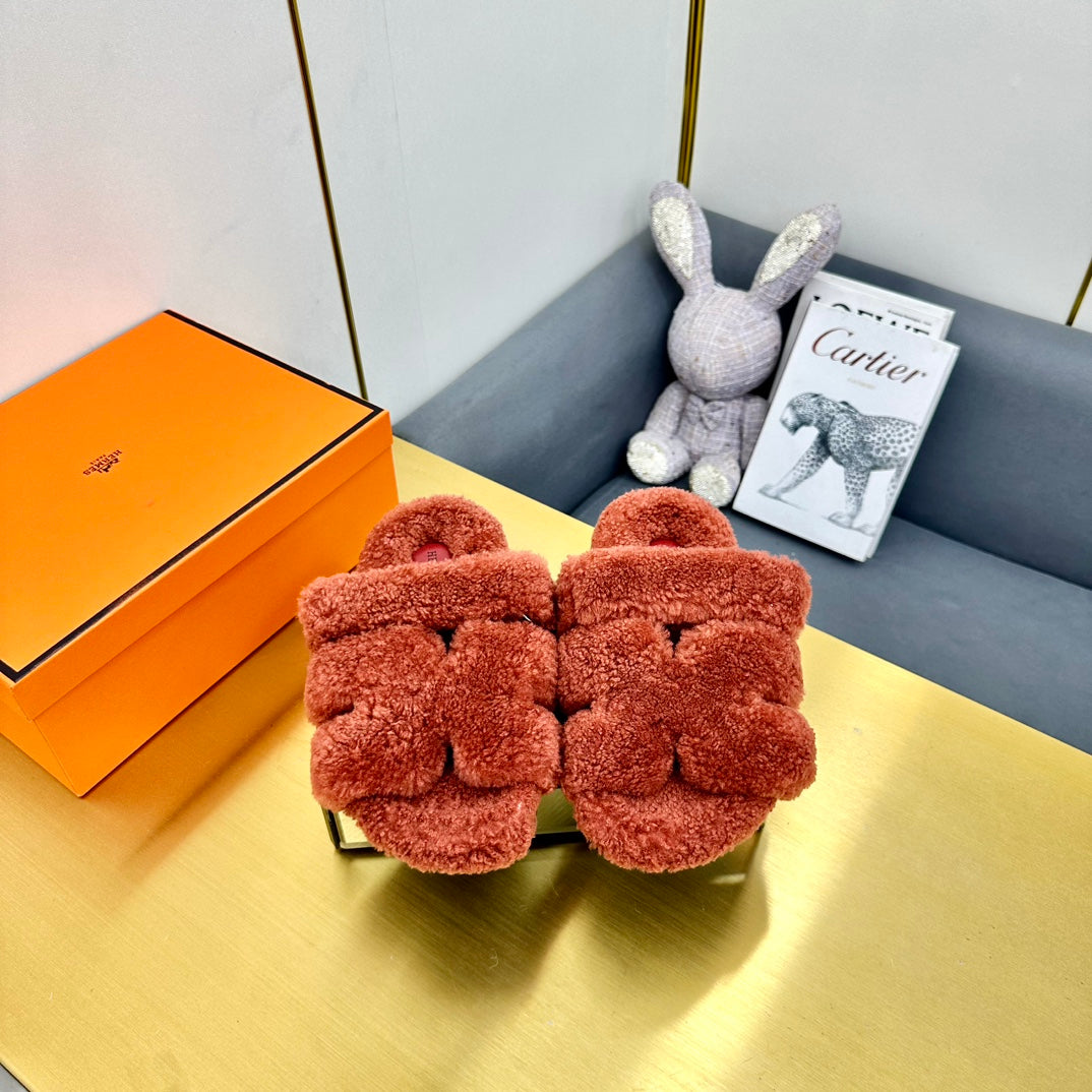 CHYPRE SANDAL IN BRONZE BROWN SHEARLING