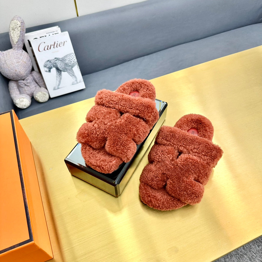 CHYPRE SANDAL IN BRONZE BROWN SHEARLING