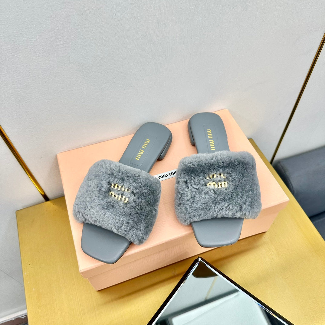 GRAY SLIPPERS LAMB FUR