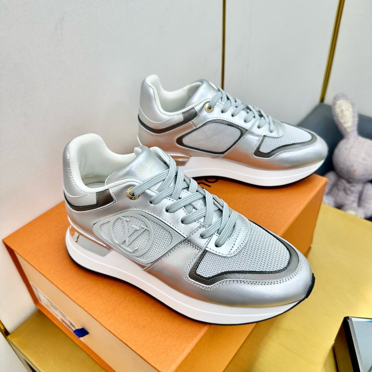 NEO RUN AWAY SNEAKER IN SILVER CALFSKIN