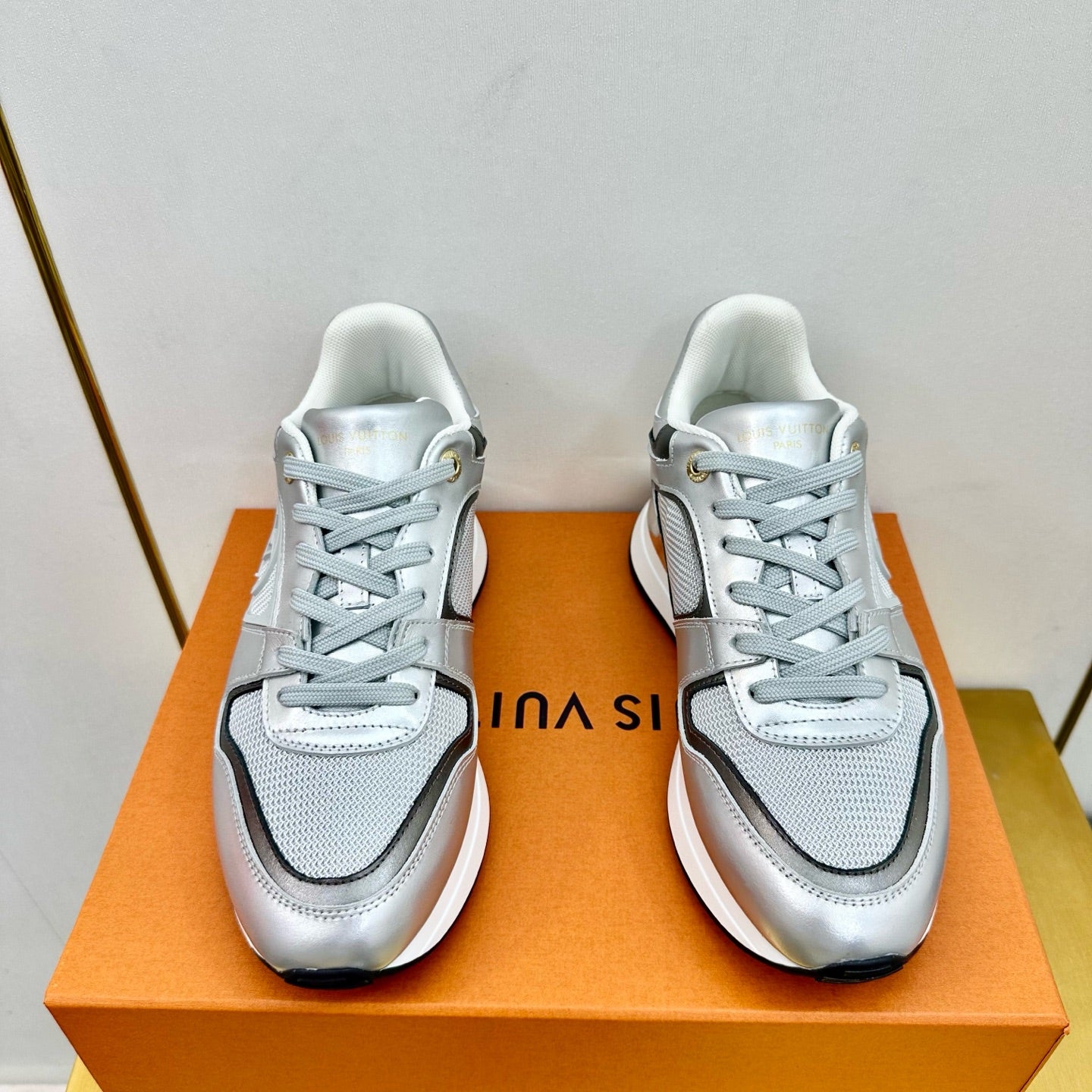 NEO RUN AWAY SNEAKER IN SILVER CALFSKIN