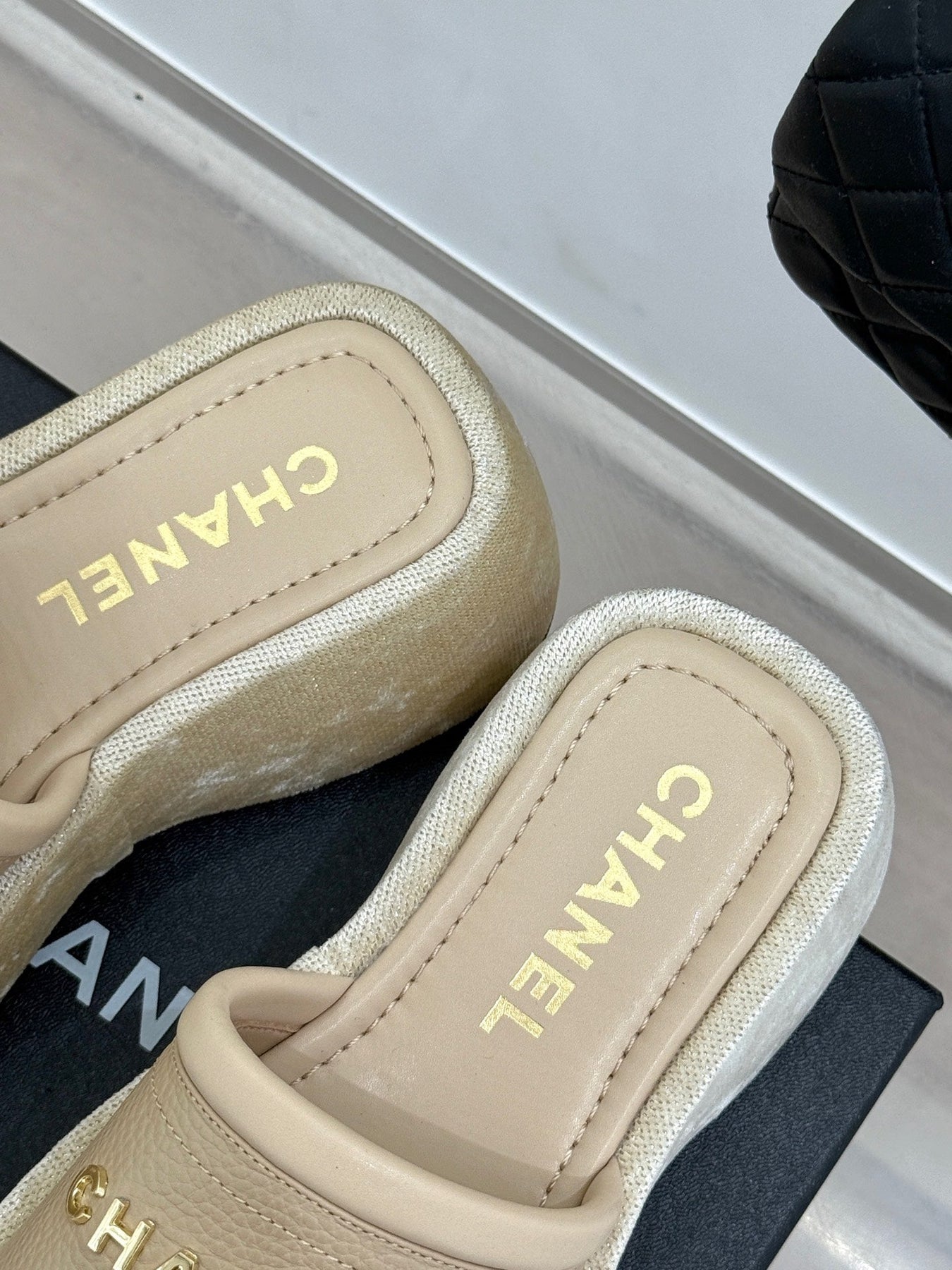 PLATFORM SLIPPERS IN CAMEL BEIGE LAMBSKIN