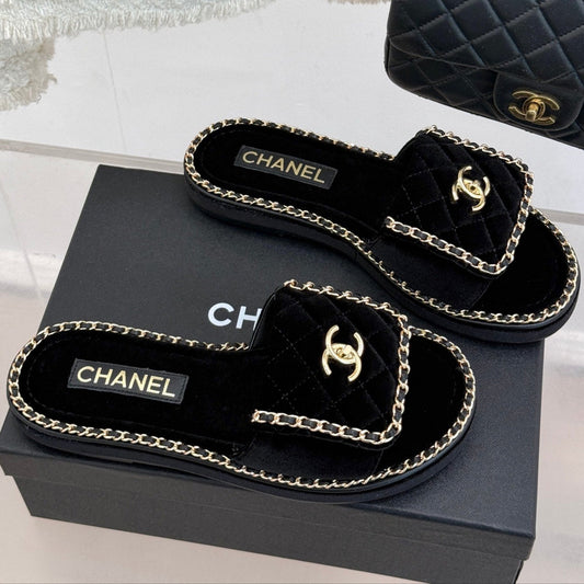 FLAT CHAIN HEART SLIPPER IN BLACK VELVET
