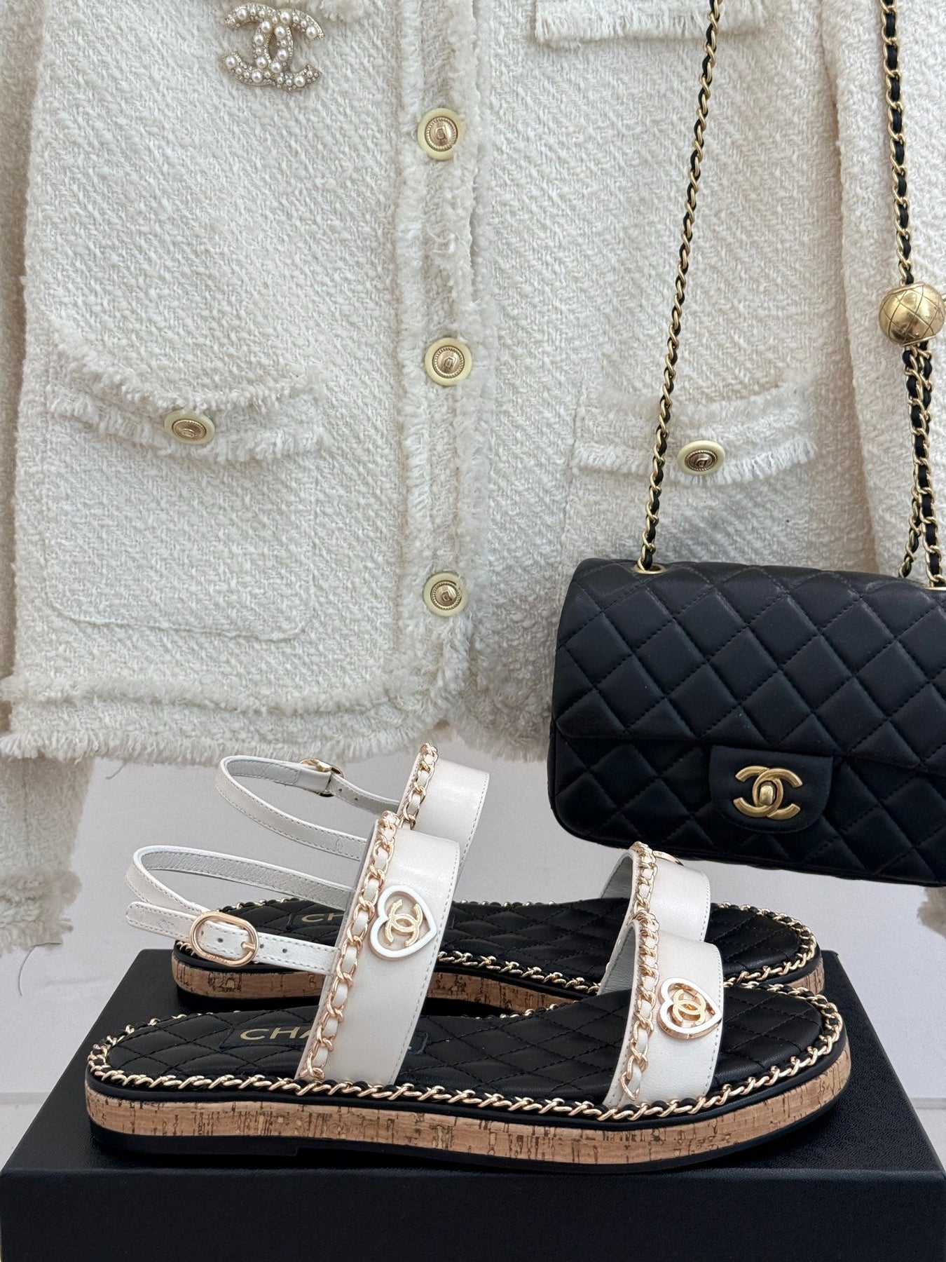 FLAT CHAIN HEART SANDAL IN WHITE LAMBSKIN