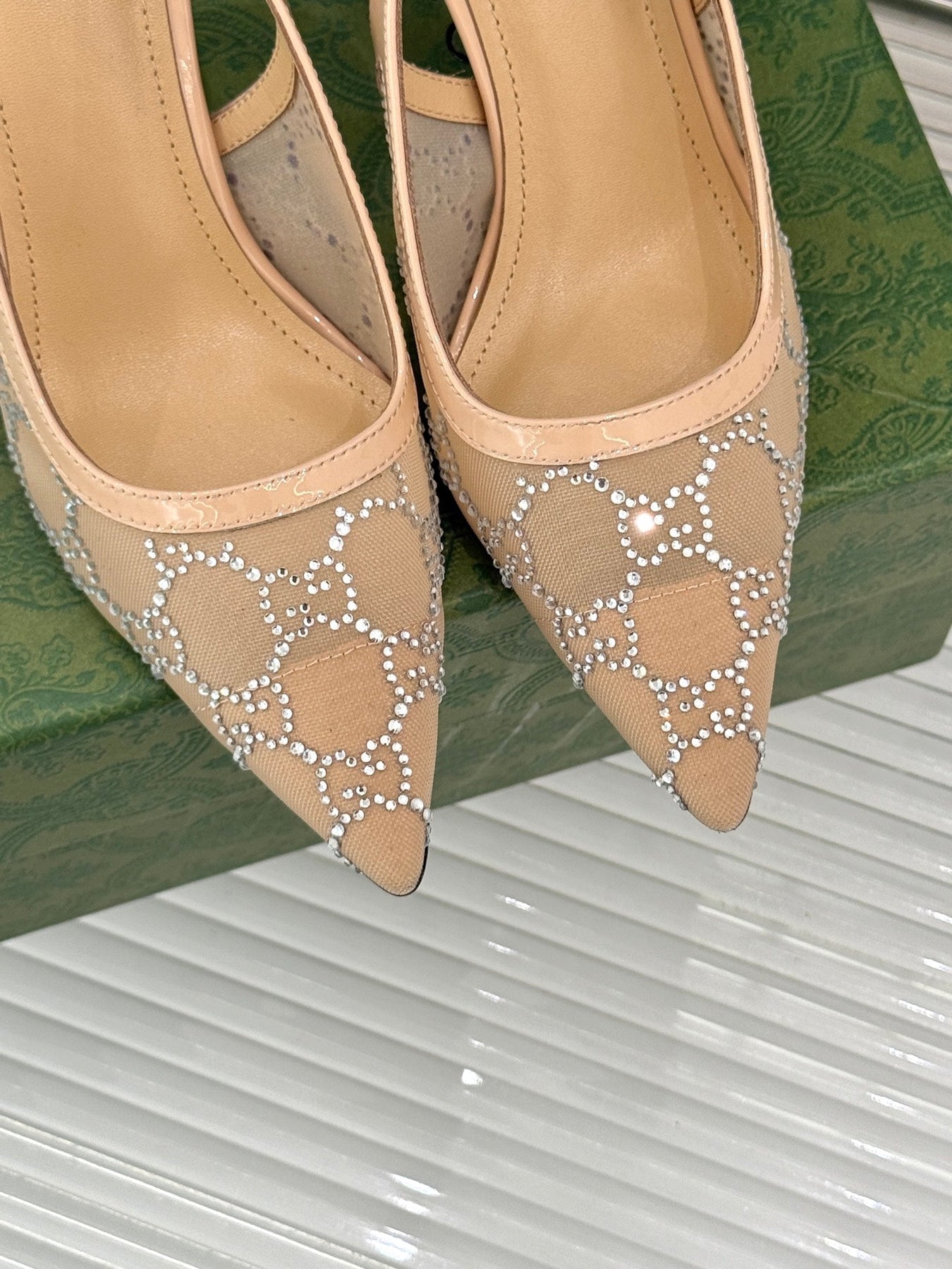 GG HIGH SLINGBACK 8.5 CM IN BEIGE CLASSIC POINTED-TOE MESH WITH RHINESTONE EMBELLISHMENTS