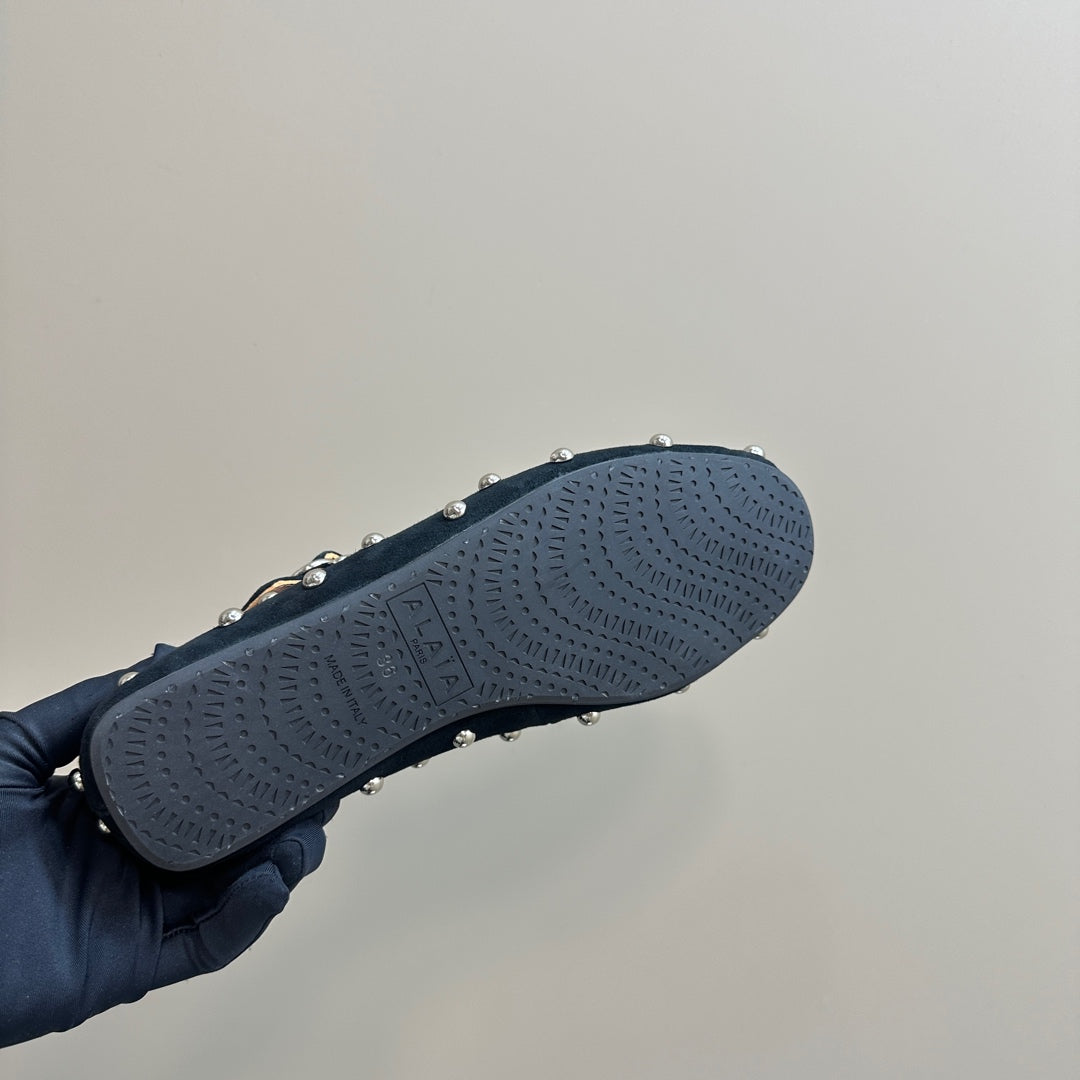 CRISS CROSS BALLET FLATS IN BLACK SUEDE WITH STUDS