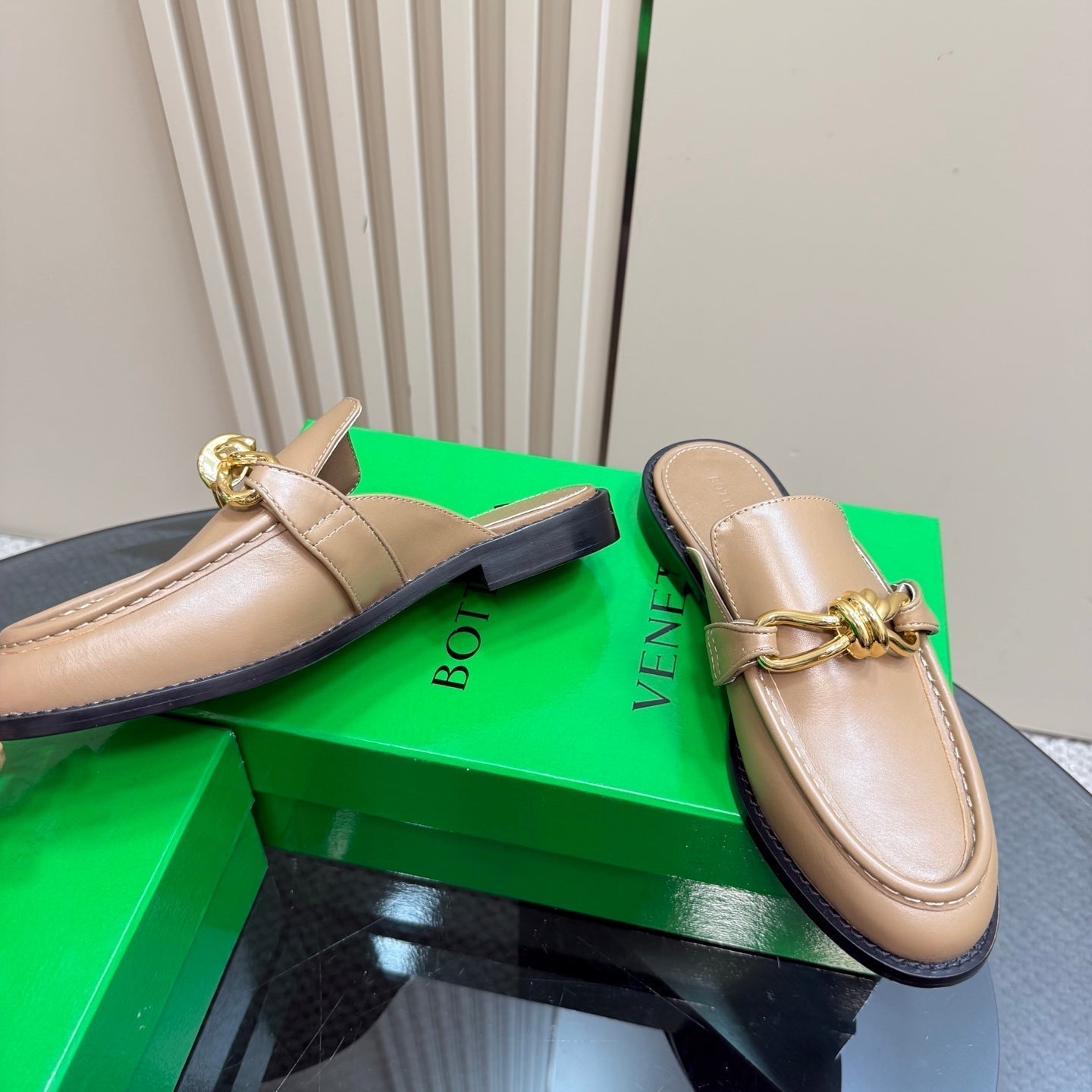 ASTAIRE MULE IN LIGHT BROWN CALFSKIN WITH GOLD HARDWARE