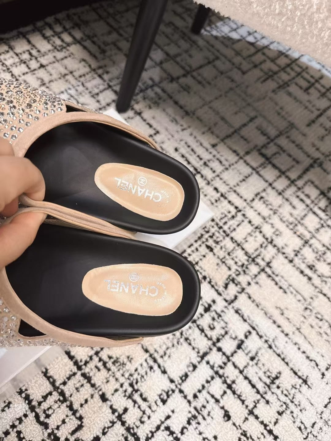 FLAT MULE IN LIGHT BROWN SUEDE WITH CRYSTALS