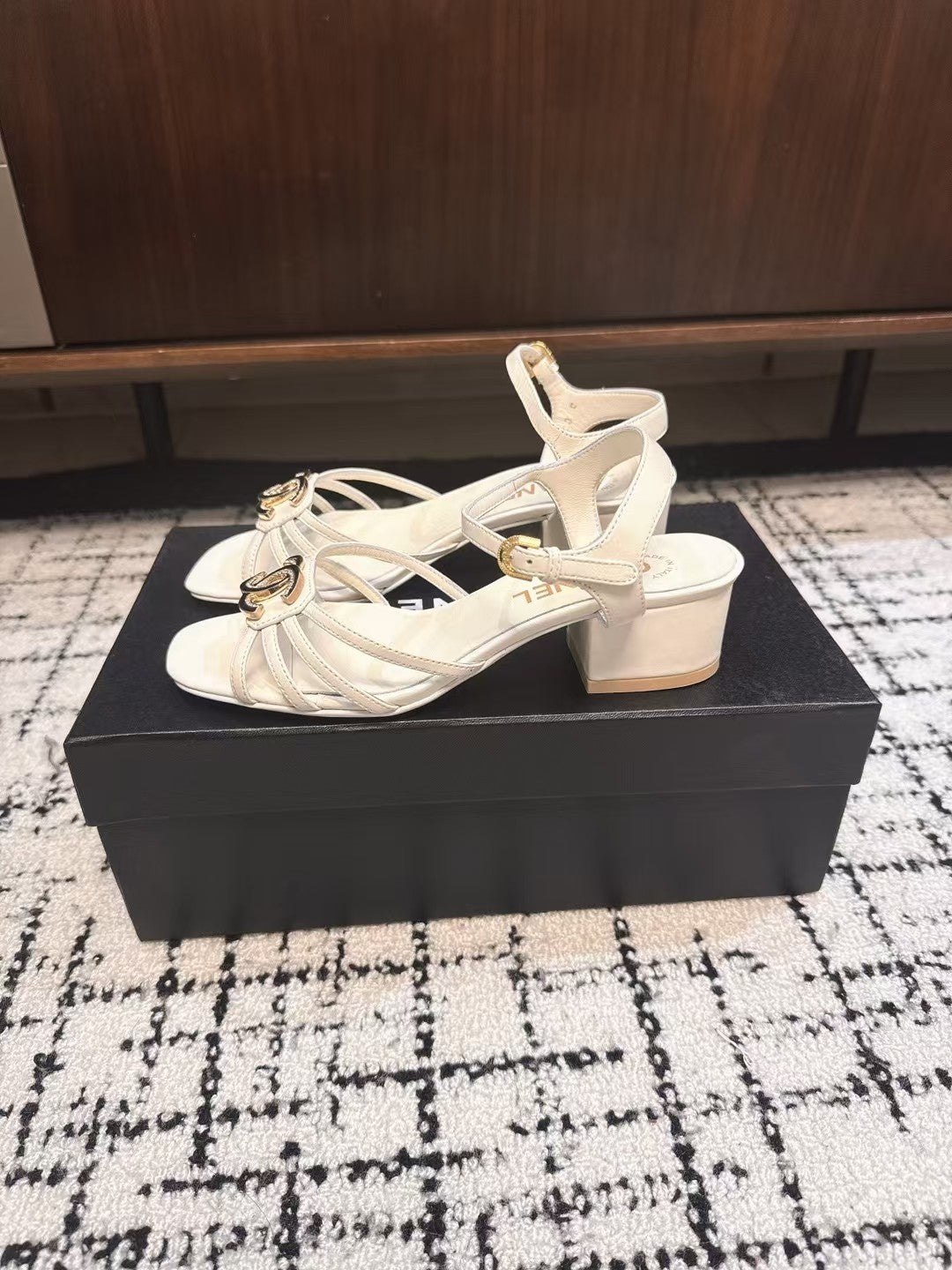 MID HEEL SANDALS IN WHITE LAMBSKIN