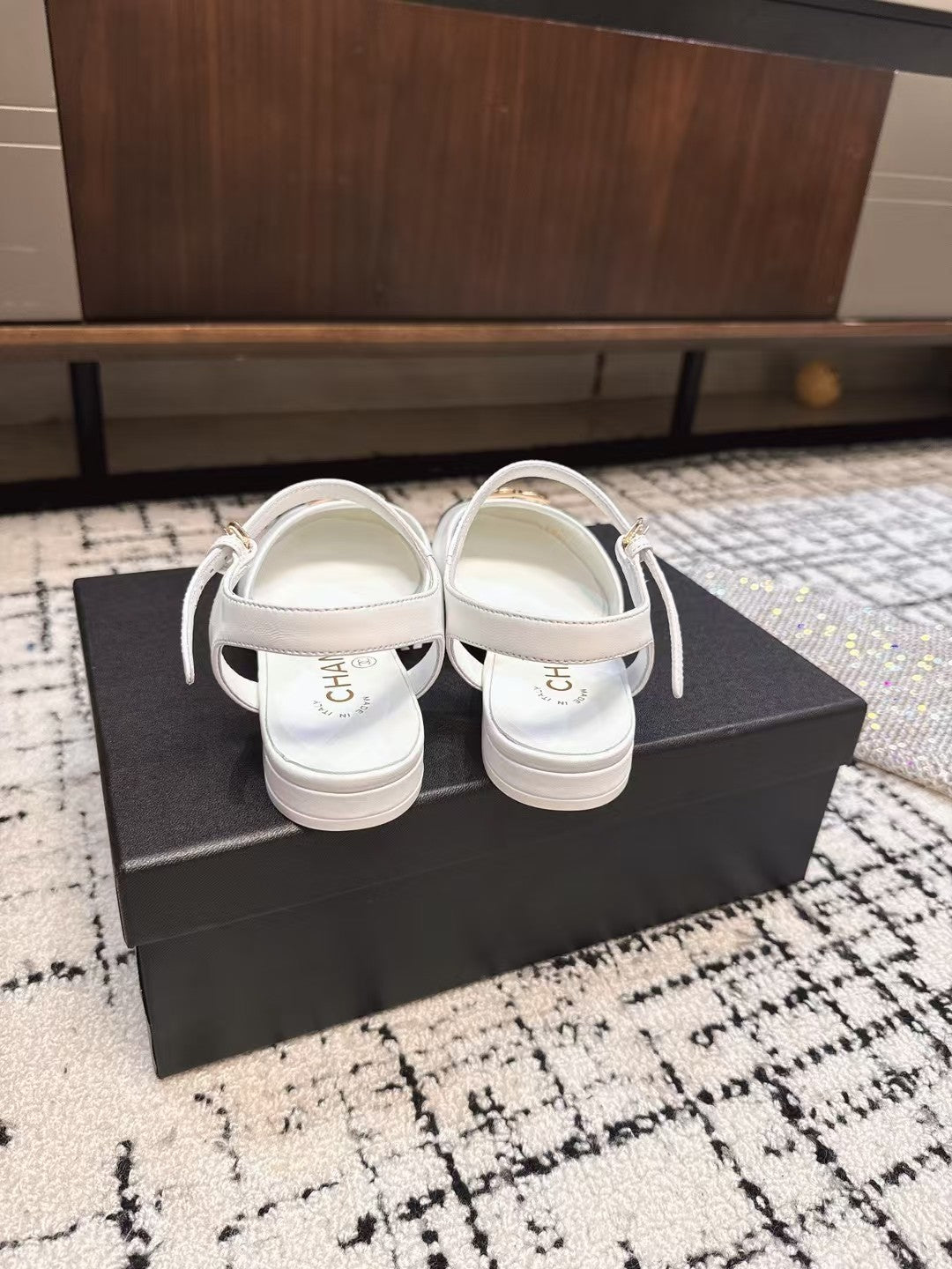 FLAT SLINGBACKS IN WHITE MIX BLACK CALFSKIN