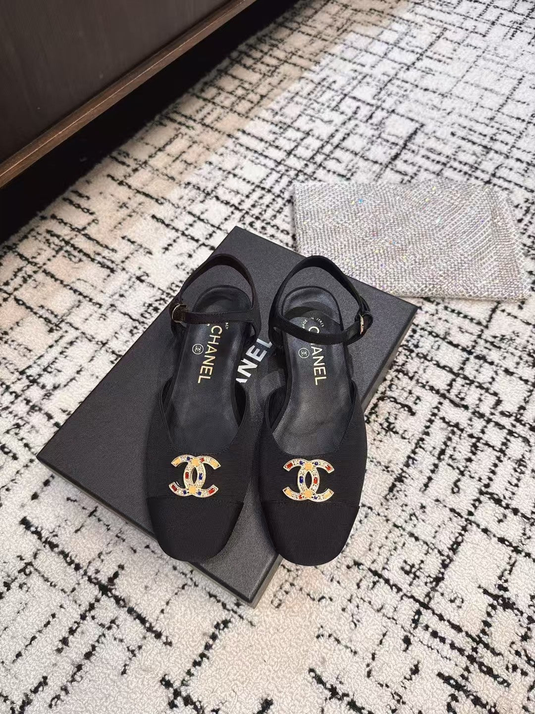 FLAT SLINGBACKS IN BLACK FABRIC