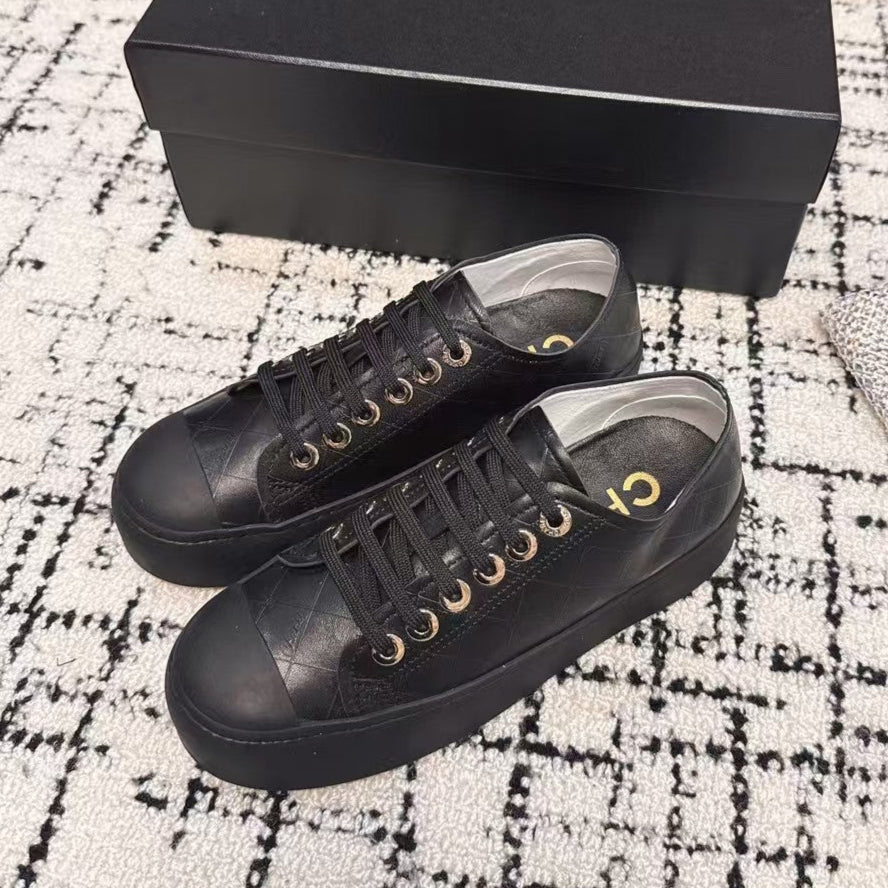 BISCUIT SNEAKERS IN BLACK CALFSKIN