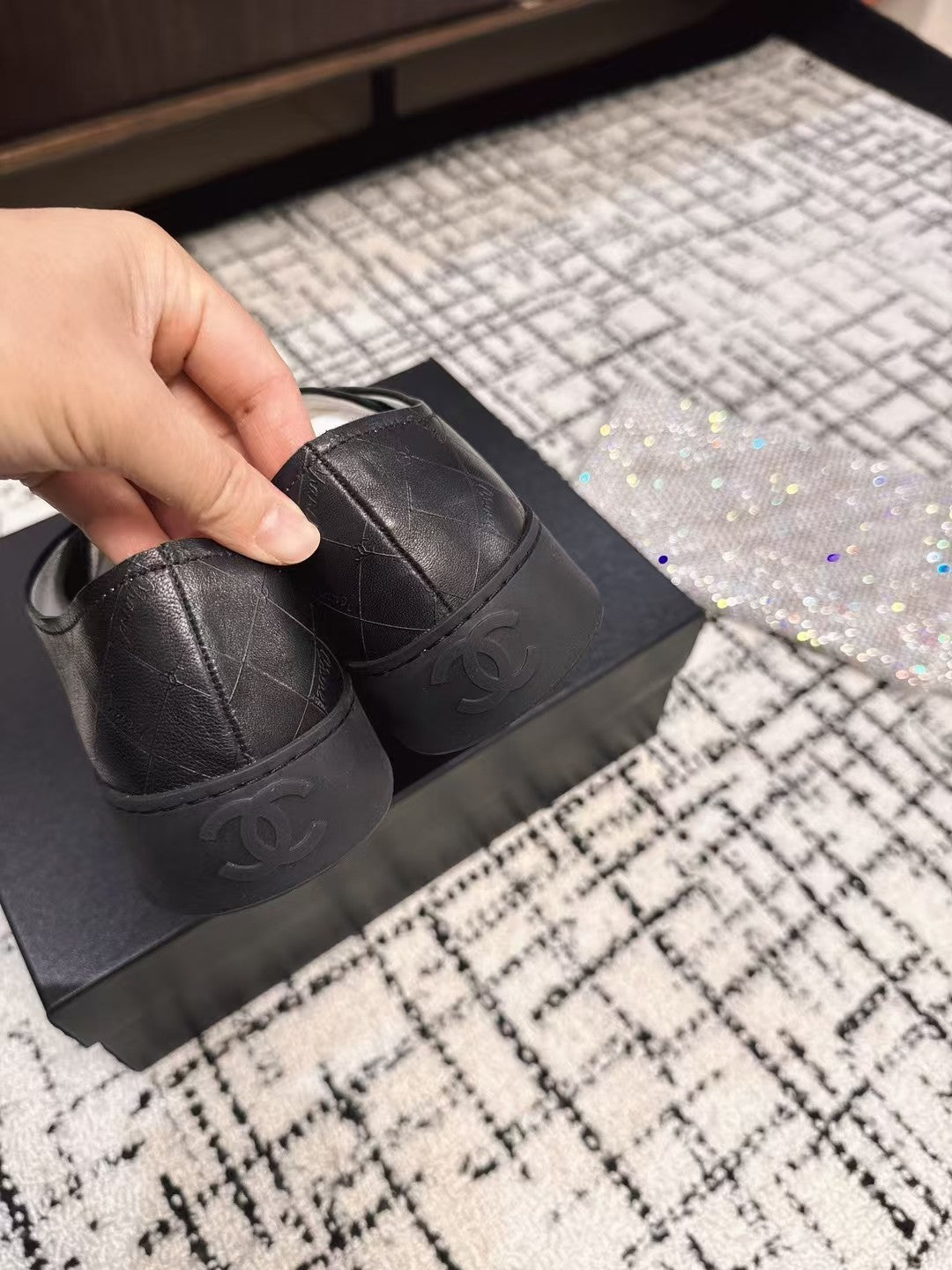 BISCUIT SNEAKERS IN BLACK CALFSKIN