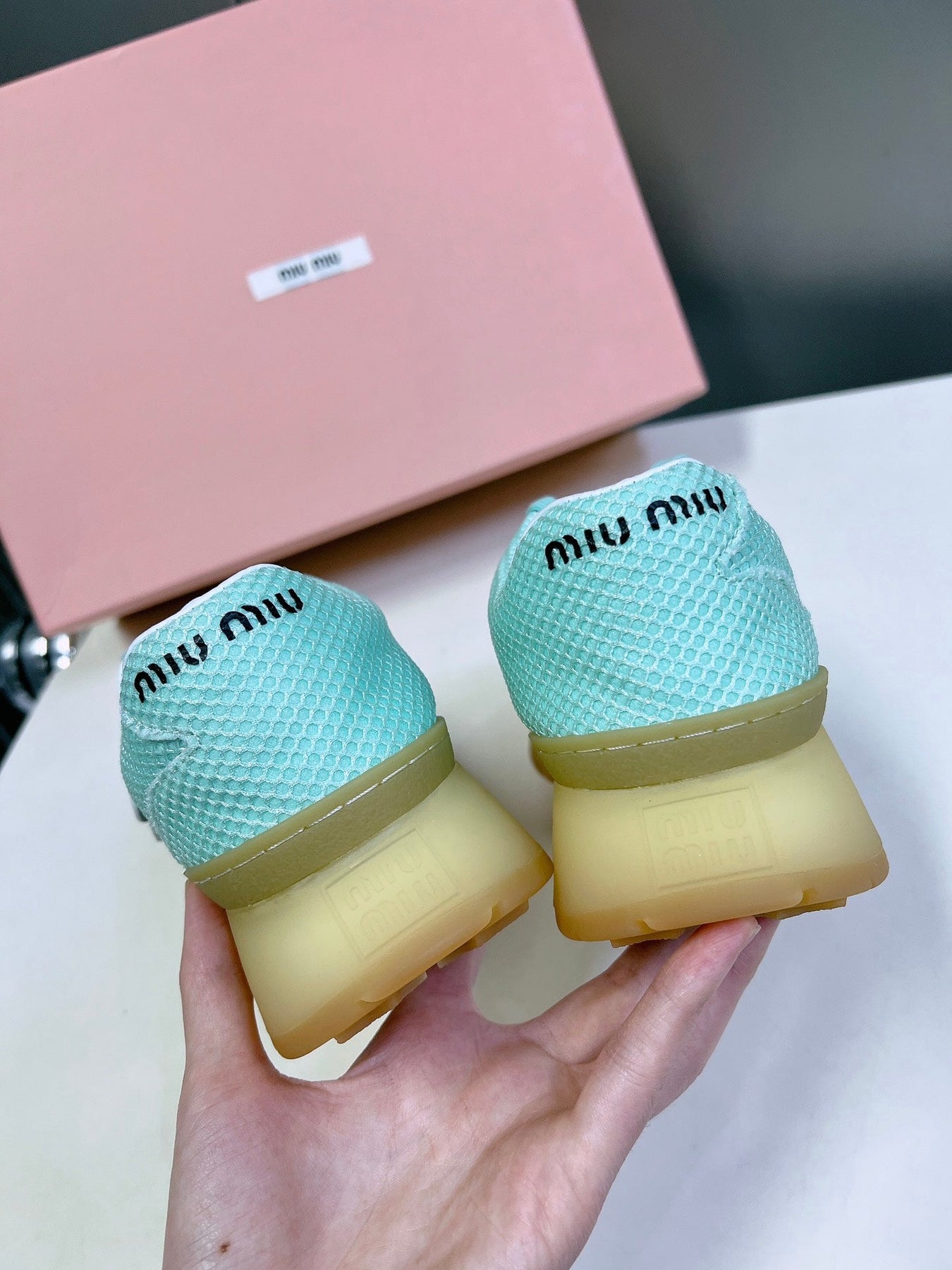 BASIC SNEAKERS IN TURQUOISE MESH