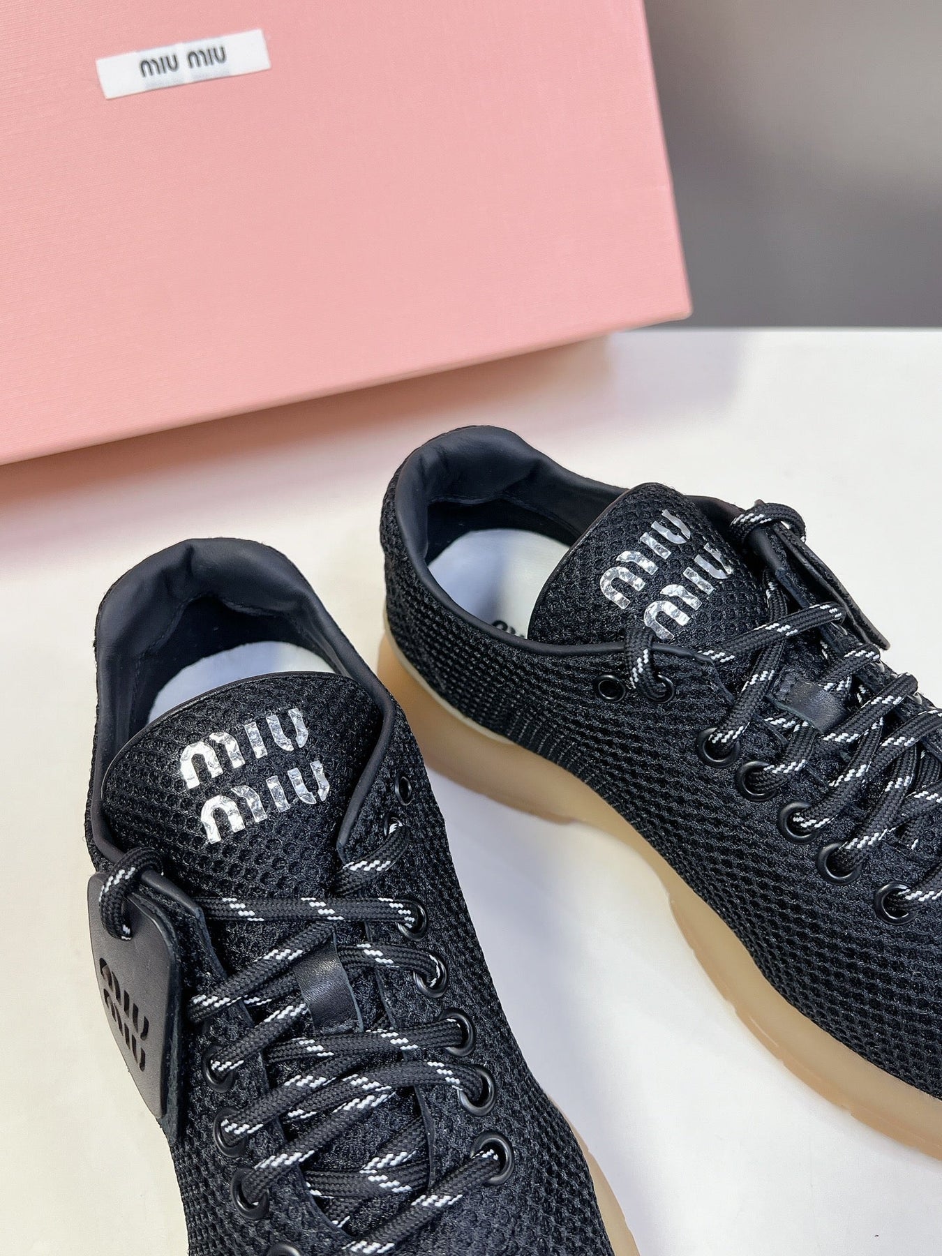 BASIC SNEAKERS IN BLACK MESH