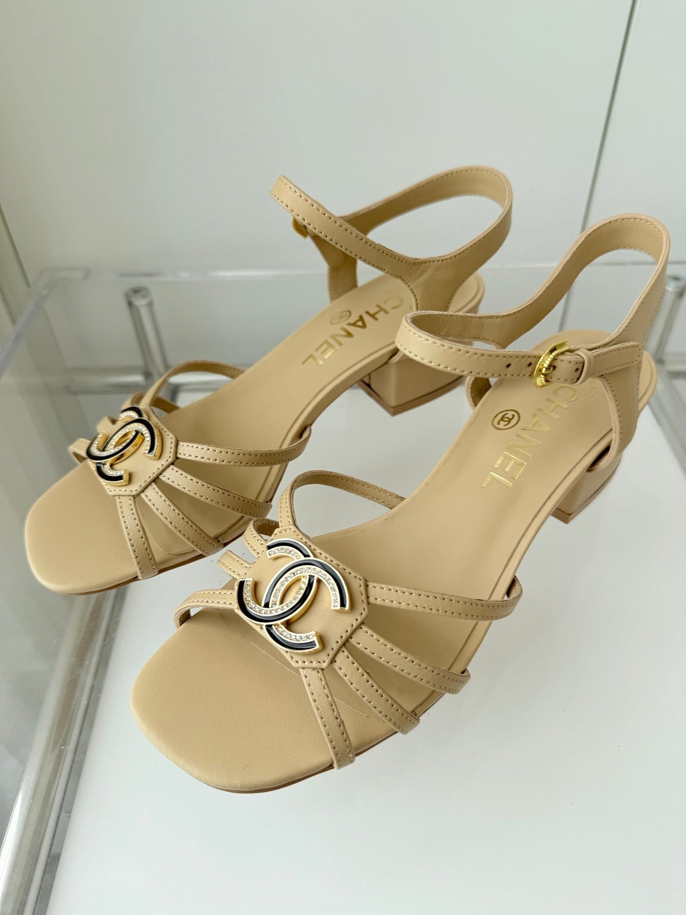 MID HEEL SANDALS IN FLAX YELLOW LAMBSKIN