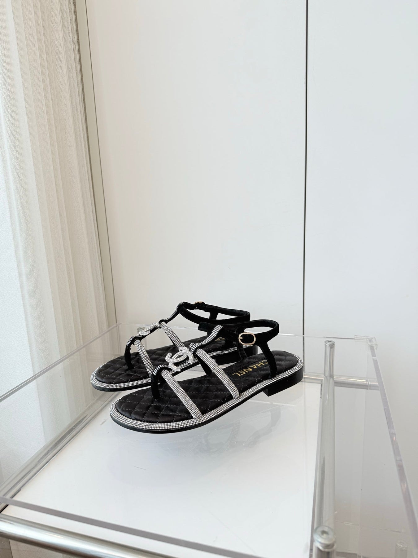 FLAT SANDALS IN BLACK SOFT LEATHER WITH SILVER STONE