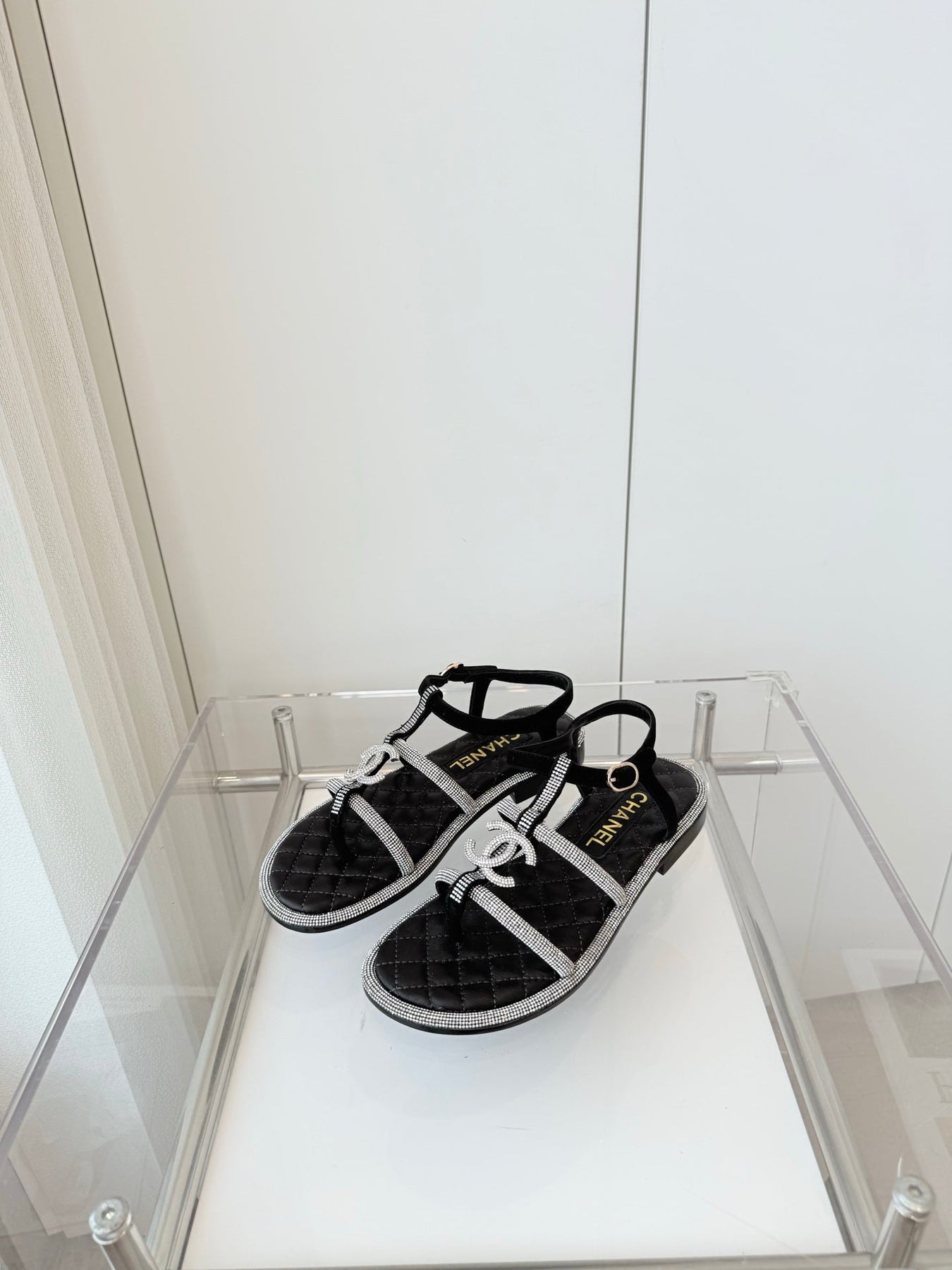 FLAT SANDALS IN BLACK SOFT LEATHER WITH SILVER STONE