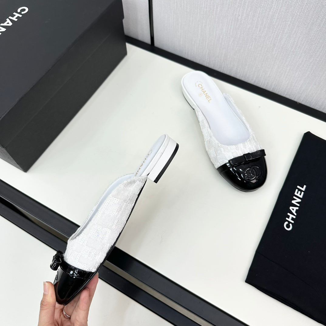 BOW MULE IN WHITE FABRIC AND BLACK CALFSKIN