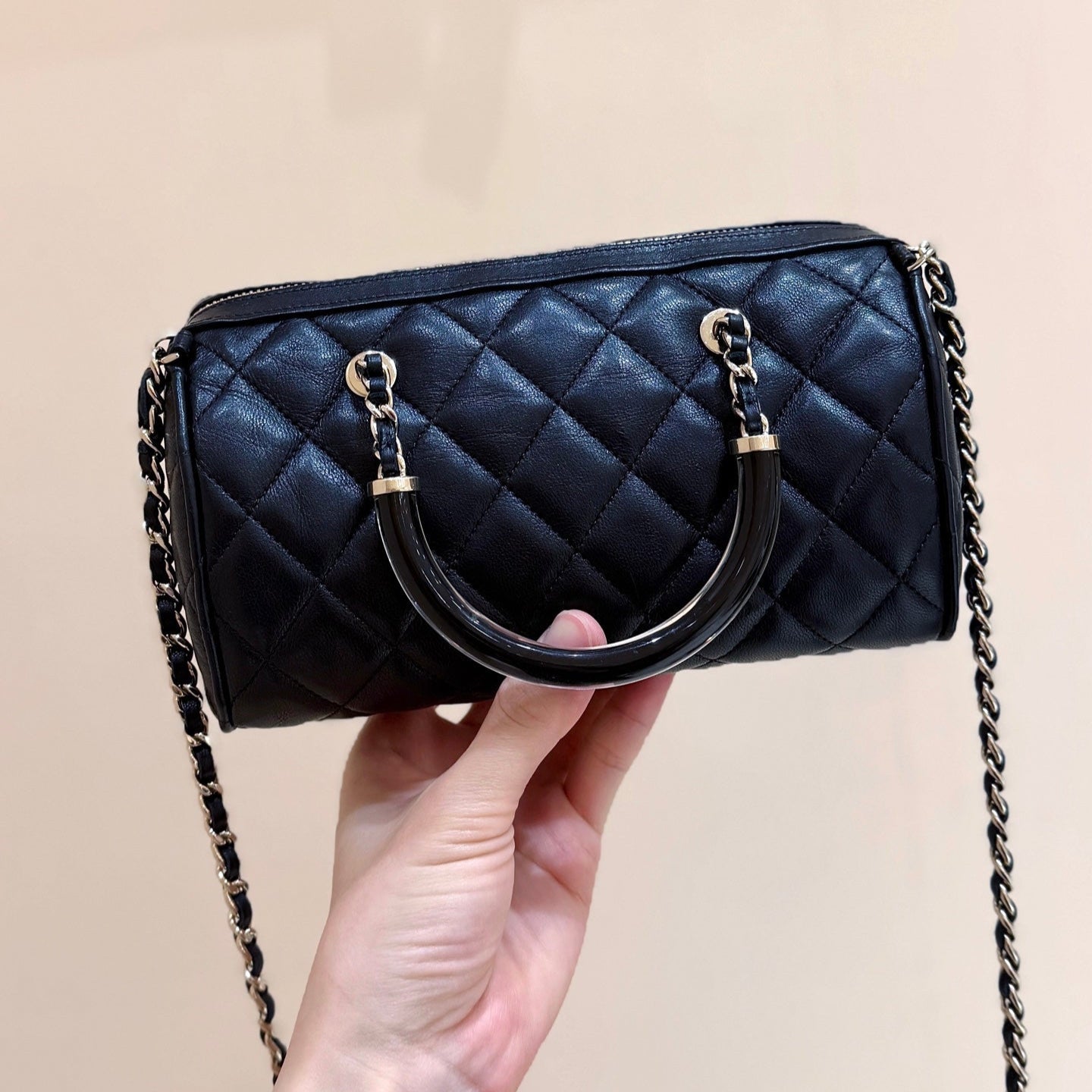 BOSTON MATELASSE CAVIAR SHOULDER HANDBAG 18 IN BLACK LAMBSKIN