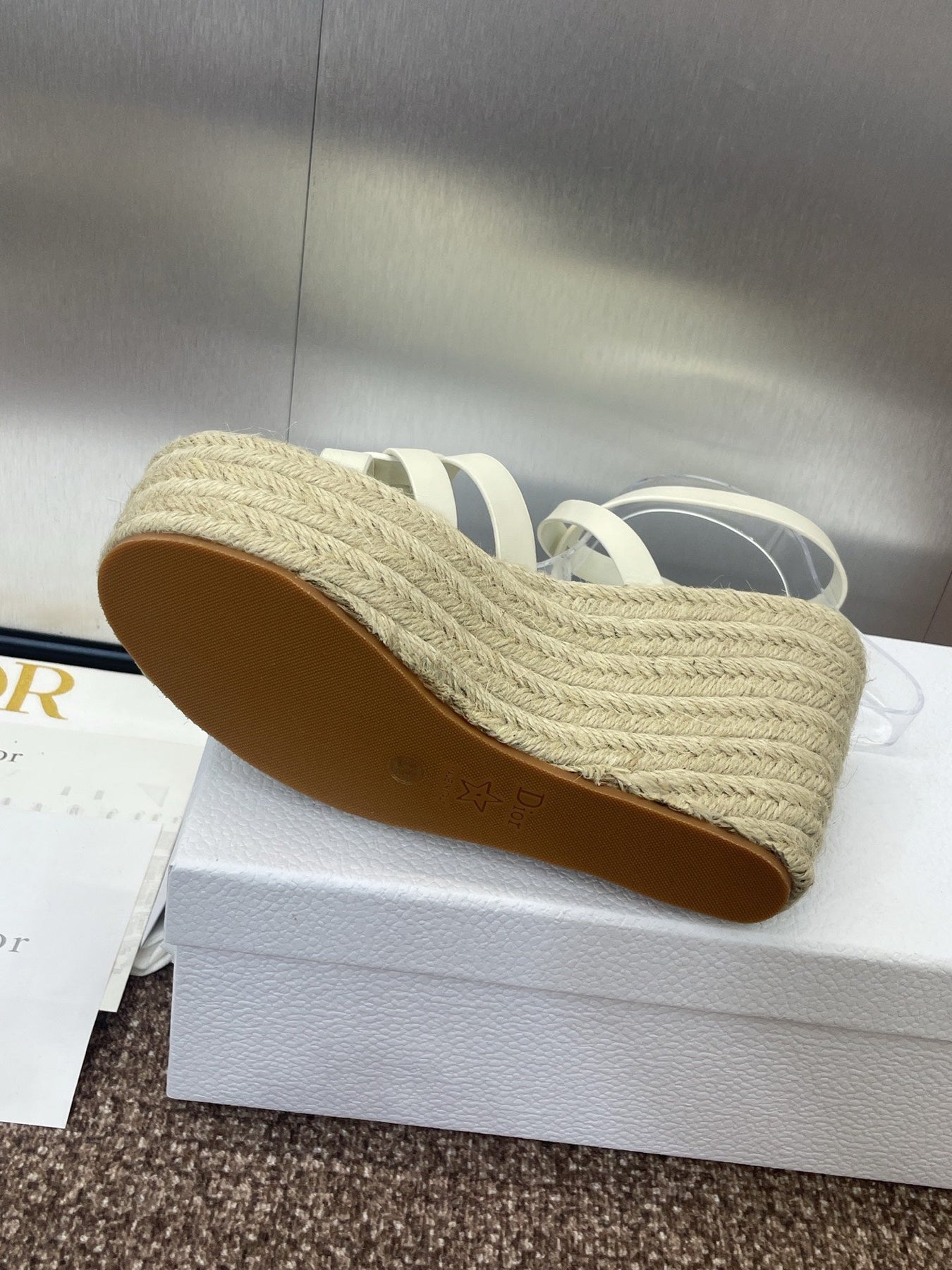 D-CLUB 25S HIGH HEEL WEDGE 100MM IN WHITE CALFSKIN RAFFIA SOLE