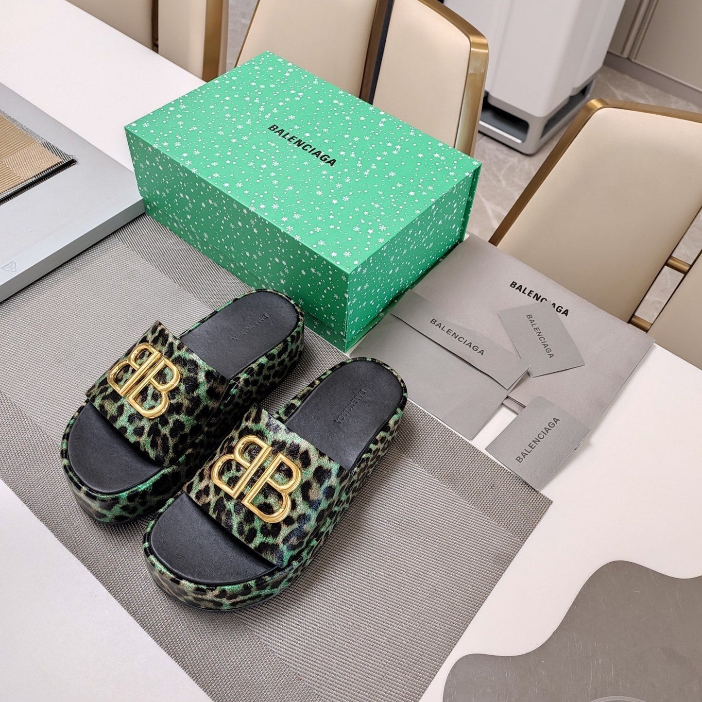 RISE SANDAL THICK-SOLED IN LIGHT GREEN LEOPARD PRINT CALFSKIN