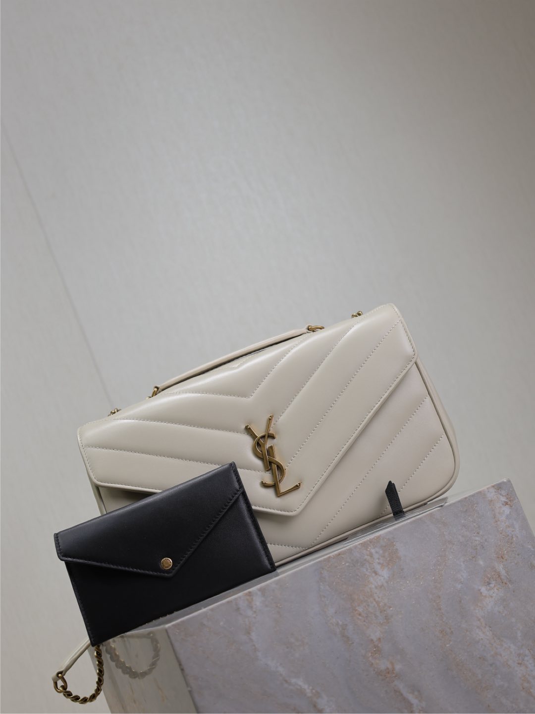 LOULOU MEDIUM 29 IN WHITE SHEEPSKIN GOLD HARDWARE